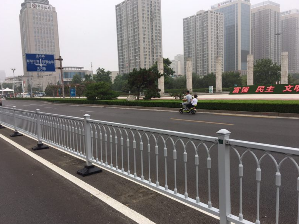 中央道路护栏