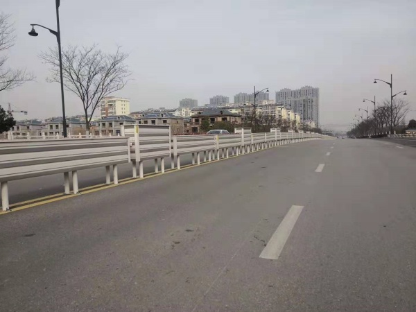 中央道路护栏