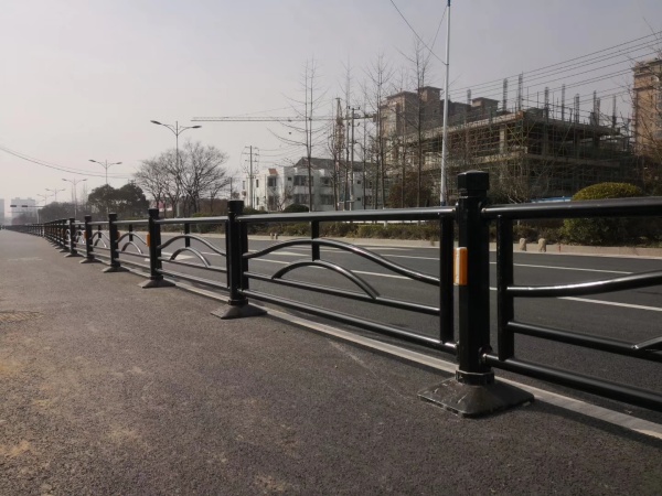 中央道路护栏