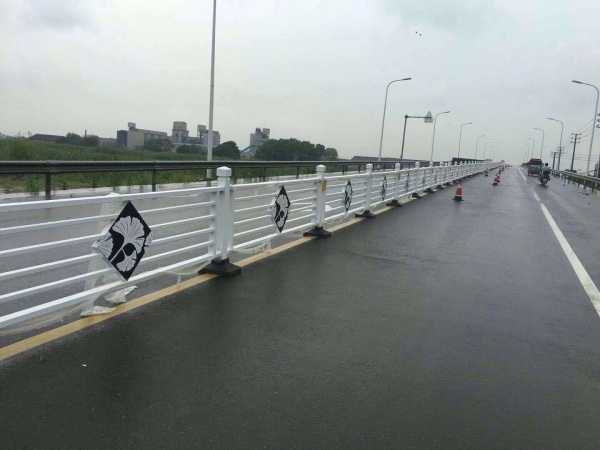 中央道路护栏