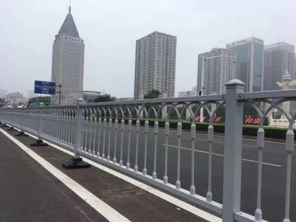 中央道路护栏