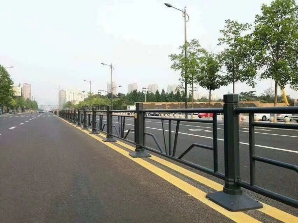 中央道路护栏