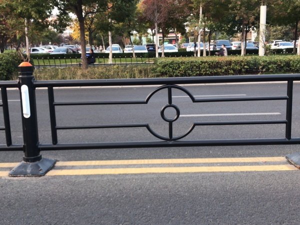 中央道路护栏