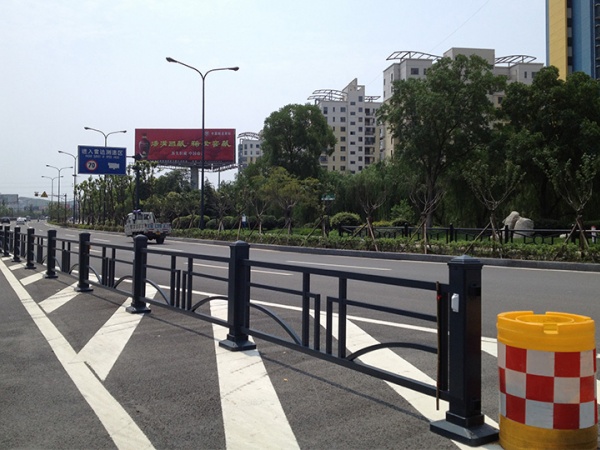 中央道路护栏