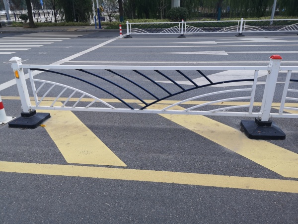 中央道路护栏